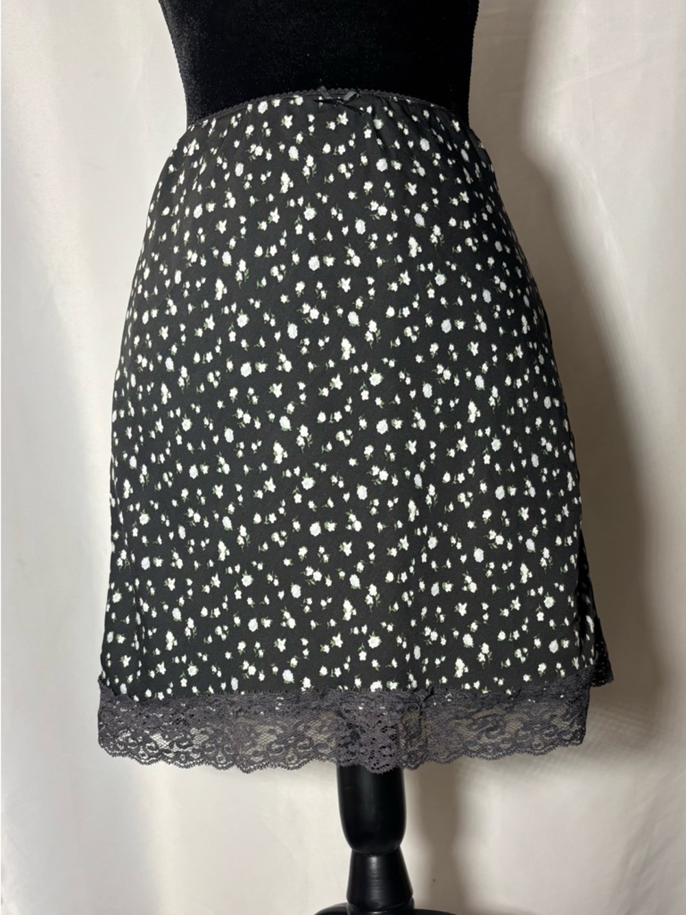 NWT American Eagle Outfitters Black Mini Slip  Floral Print Lace Trim